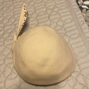 Newman and Endler virgin wool beret